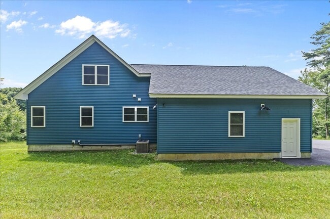 Building Photo - Contemporary with Gorgeous Views in Hinesb...