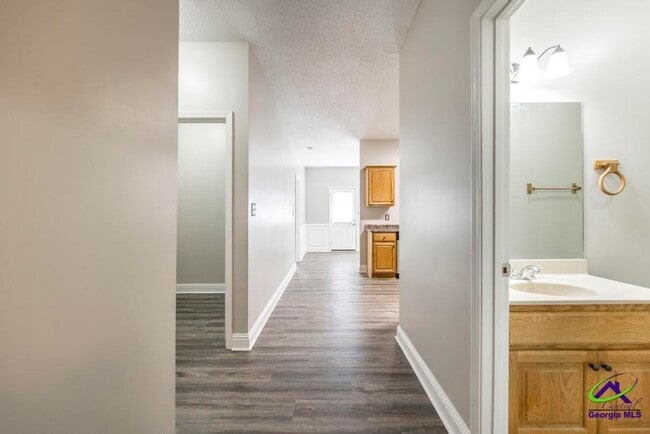 Building Photo - 206 Beau Claire Cir