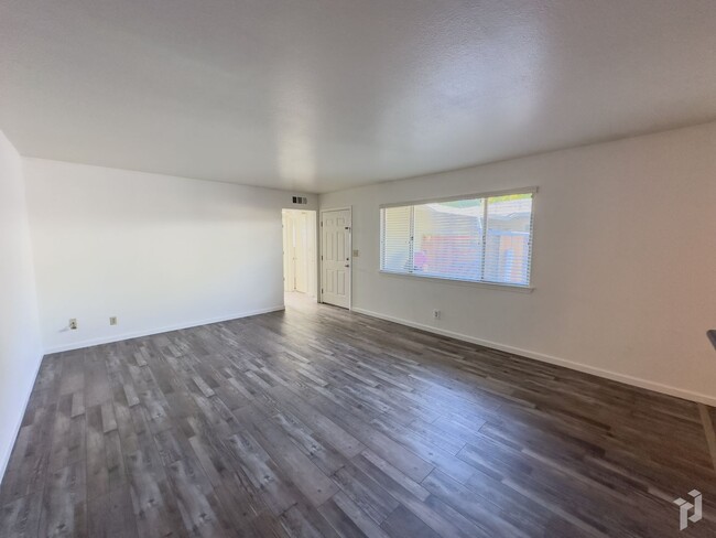 Building Photo - Beautifully Updated Condo! MOVE IN SPECIAL...