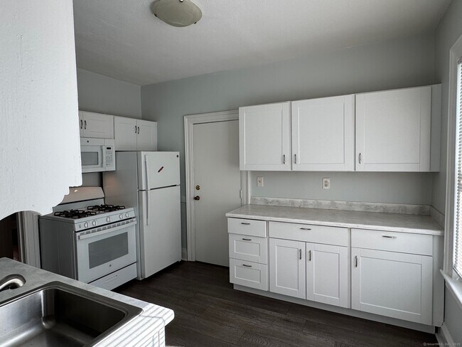 Building Photo - 1253 Forest Rd