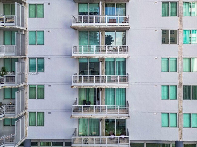 Building Photo - 690 SW 1st Ct