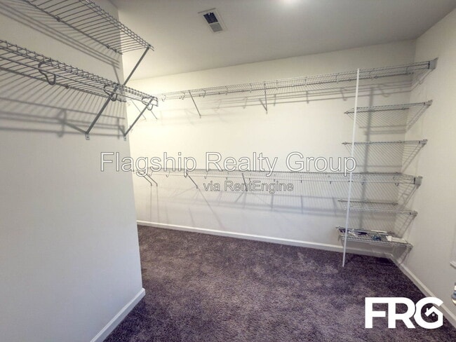 Building Photo - 100 Kettle Dr
