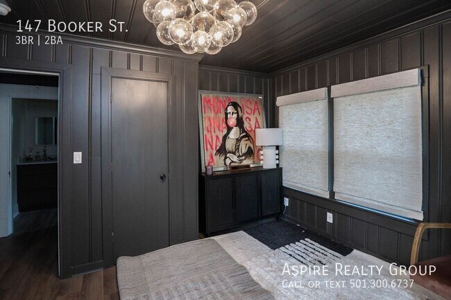 Building Photo - 147 S Booker St