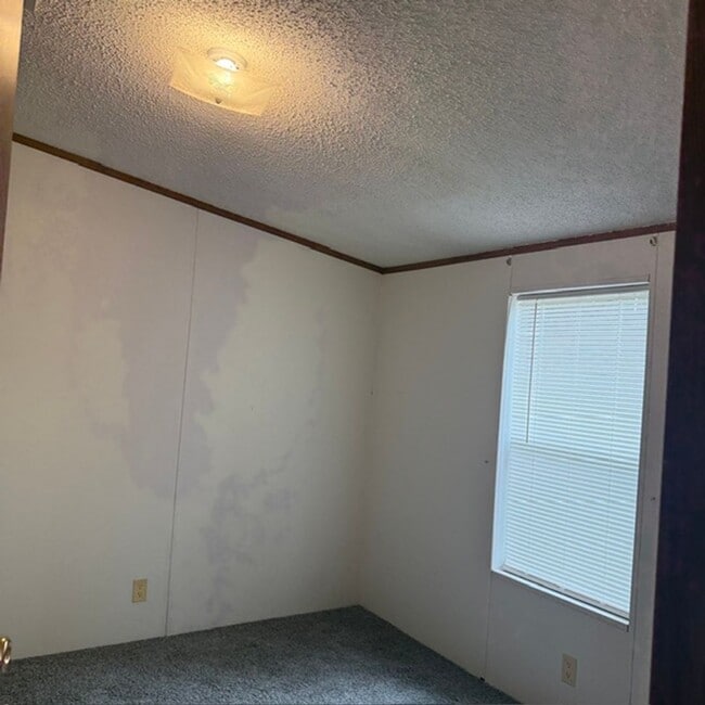 Building Photo - 3 Bedroom 2 Bath Manufactured Home