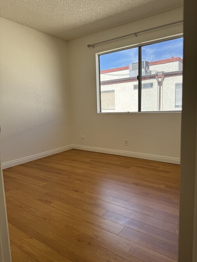 Building Photo - 209 N. Nicholson-D