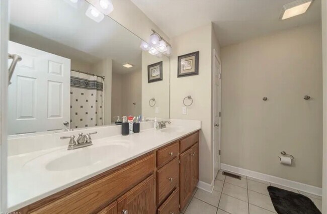 Building Photo - 119 Bluff Ct