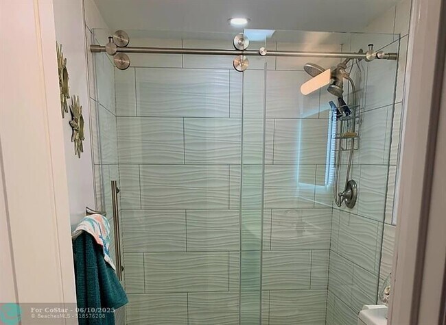 Building Photo - 300 Duck Key Dr