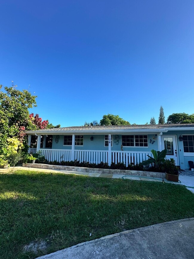 Building Photo - 104 NE 16th Ave