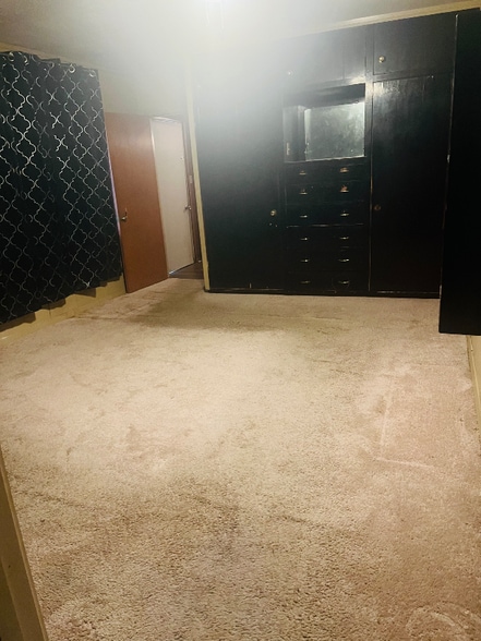 Building Photo - 126 Aston Ave