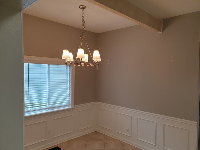 Building Photo - Calling all dog lovers! 1 Bedroom Condo in...
