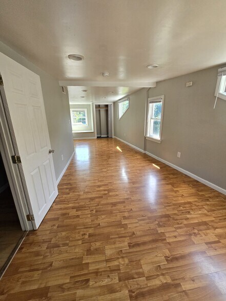 Building Photo - 58 Spruce St