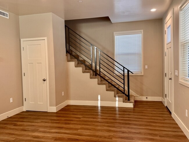 Building Photo - 230 Pello Ln