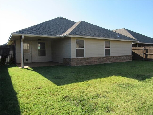 Building Photo - 17516 Black Hawk Dr