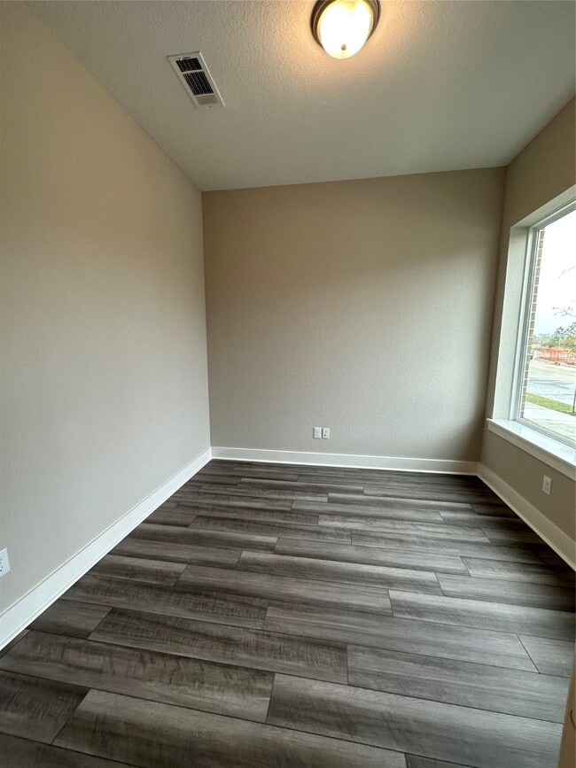 Building Photo - 18635 Parkland Row Dr