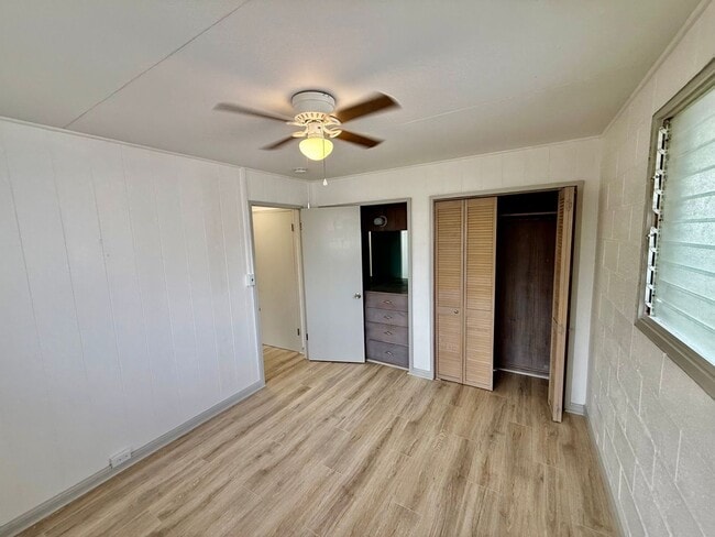 Building Photo - 4/2/3 + Office Space - Single Family Home Located in Kaimuki - Great Location!