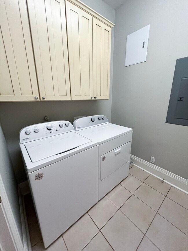 Building Photo - 2207 Postoffice St