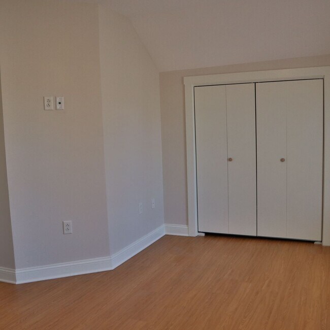 Building Photo - 192 Slater Ave