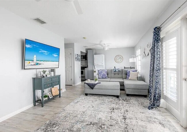 Building Photo - 5118 Coquina Key Dr SE