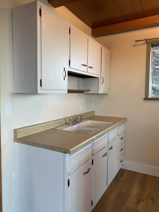 Building Photo - Mountain Bungalow in Spectacular Setting