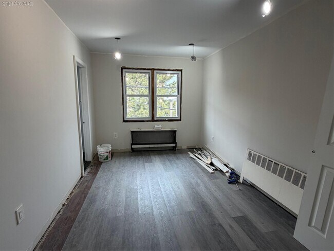 Building Photo - 830 E Broadway