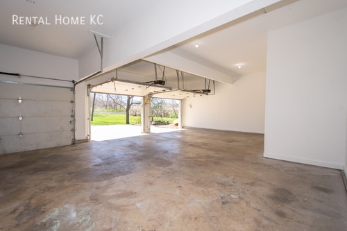 Building Photo - Large 1.5 Story luxury home on 2.5 acres  ...