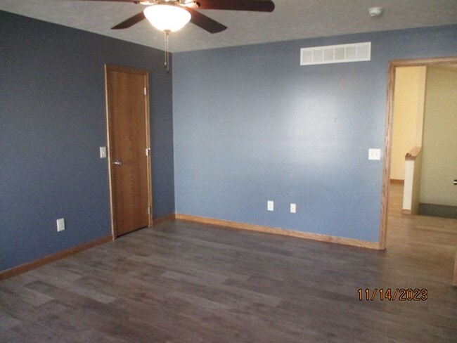 Building Photo - Spacious 6-Bedroom Home in a Prime Location – Room to Live, Work & Relax!