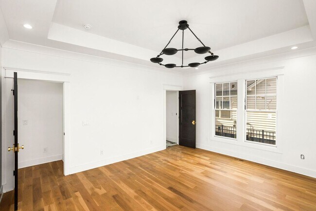 Building Photo - 942 Maxwell Ave