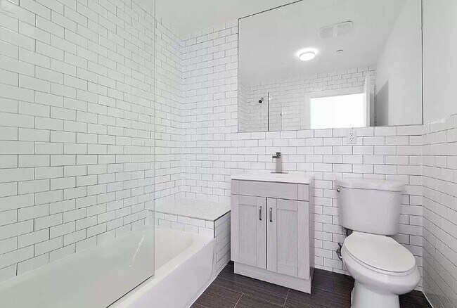 Building Photo - 154 Graham Avenue