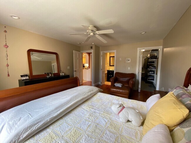 Building Photo - 4 Shadowbrook Ln