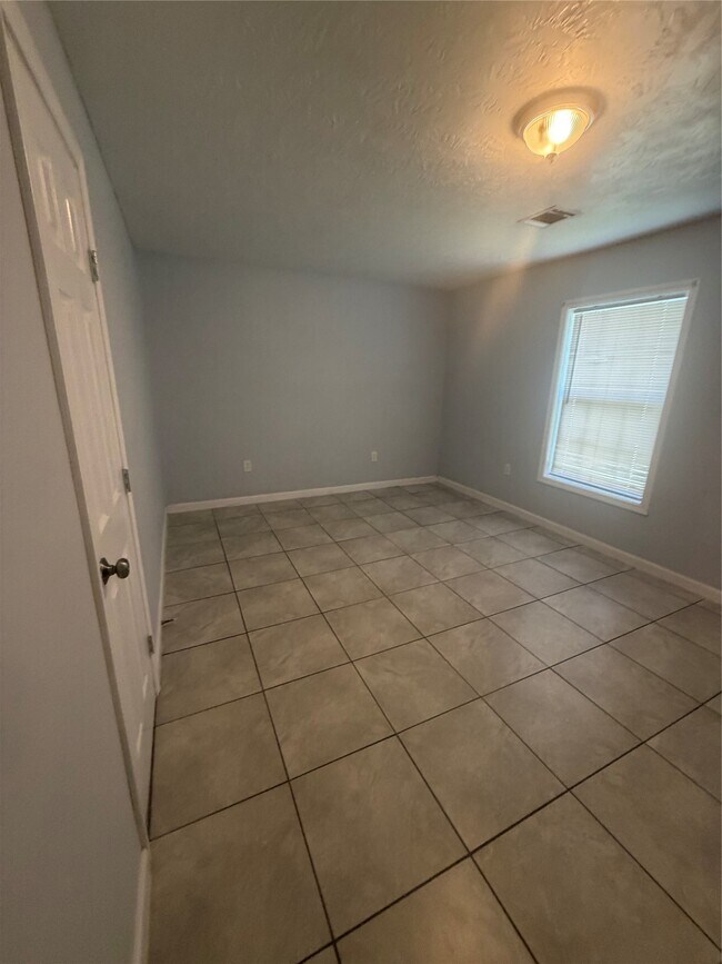 Building Photo - 5047 Nassau Rd