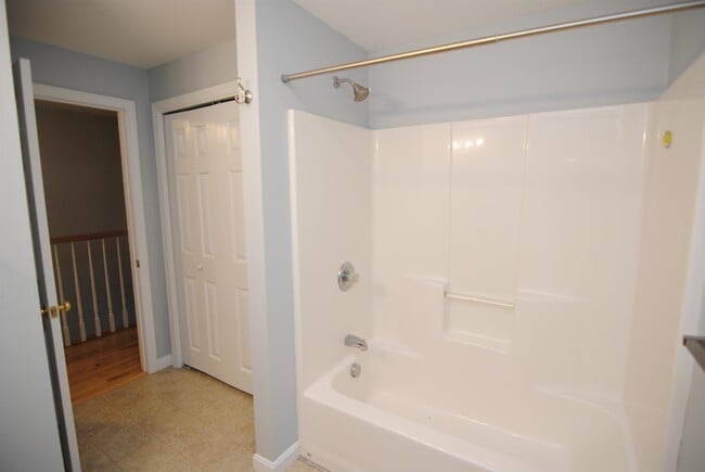 Building Photo - 75 Overlook Cir
