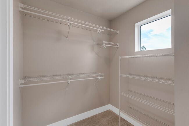 Building Photo - 3 Bed 2.5 Bath Townhome With Garage | $2,6...