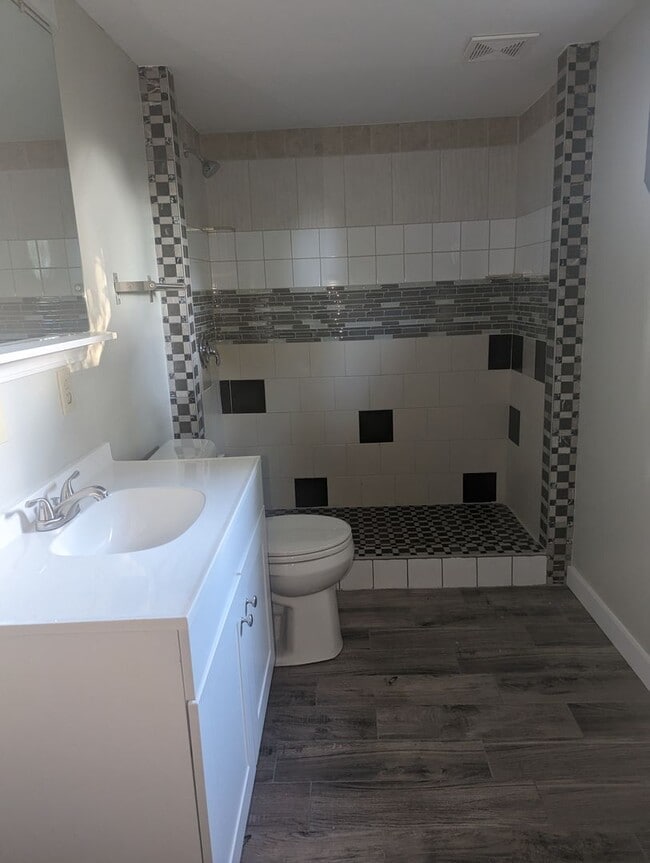 Building Photo - 4 Bed & 2 Bath House (EHA APPROVED)