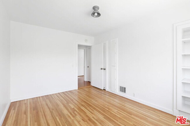 Building Photo - 150 Anita Dr