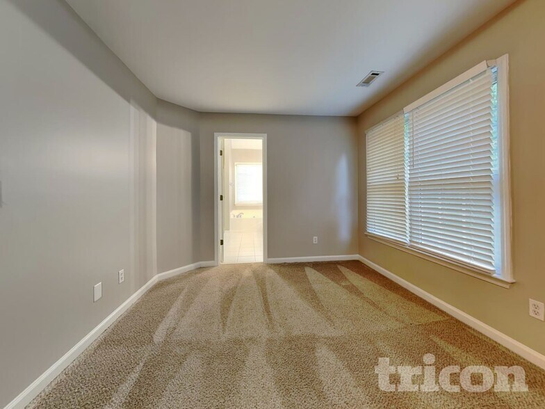 Building Photo - 206 Brightwater Dr