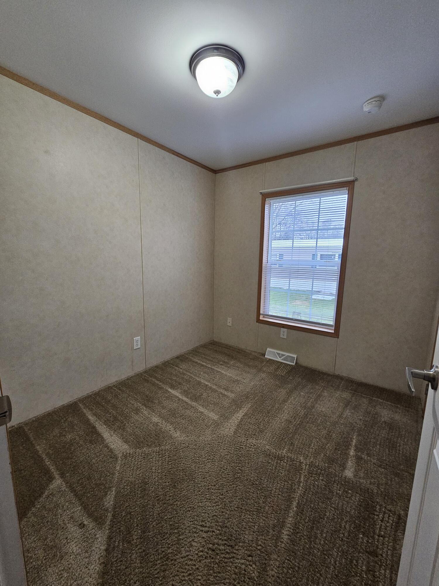 Building Photo - 28 Hillside Ln