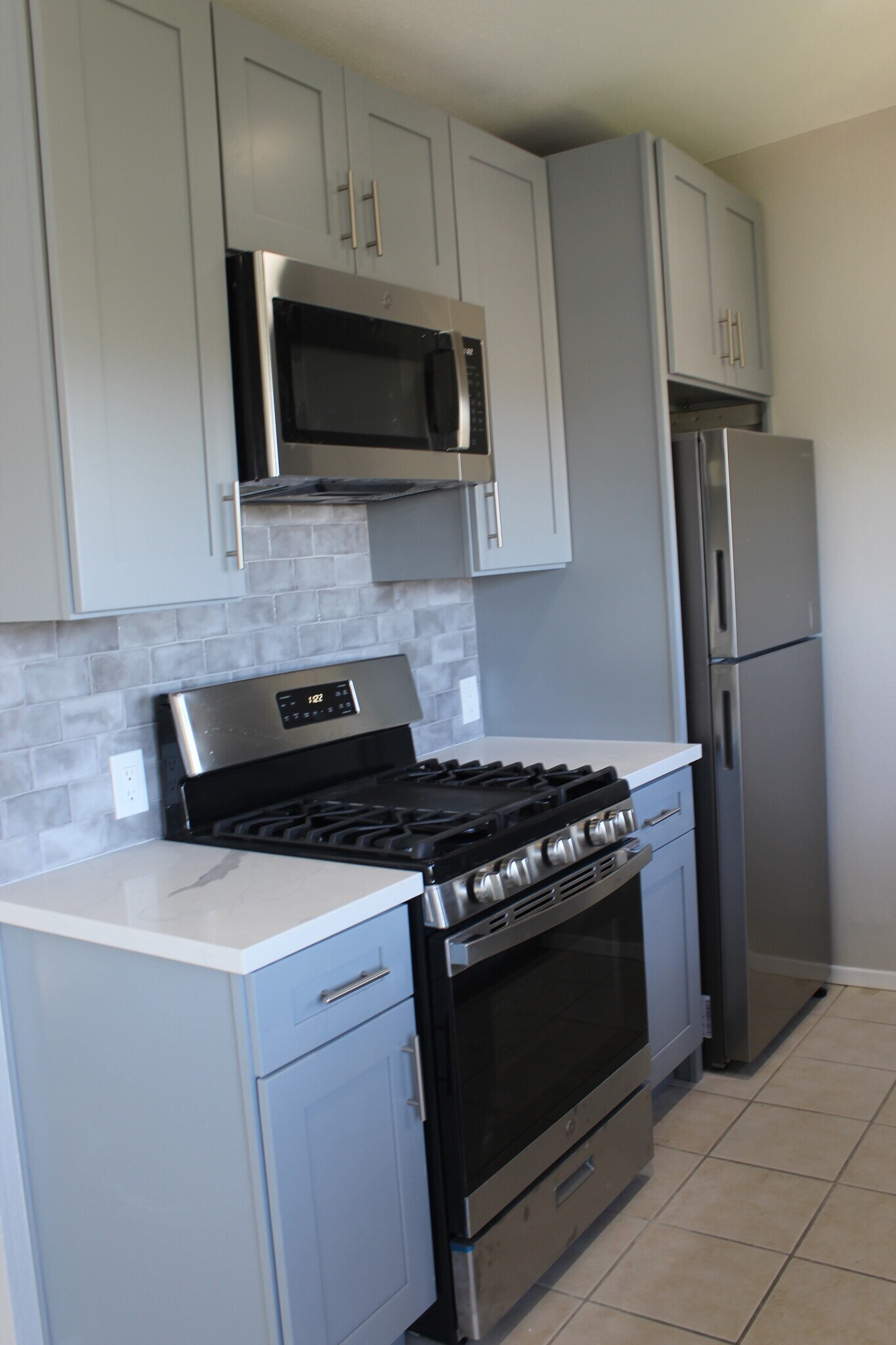 Building Photo - 934 Highline Rd