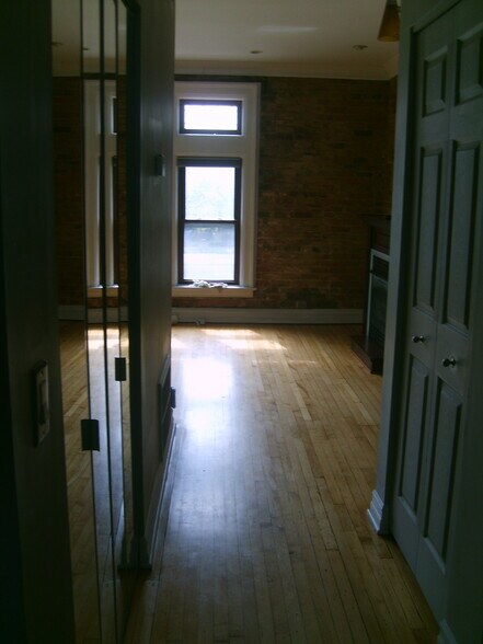 Building Photo - 112 Bidwell Pkwy