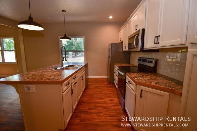 Building Photo - Beautiful Remodeled One Bedroom