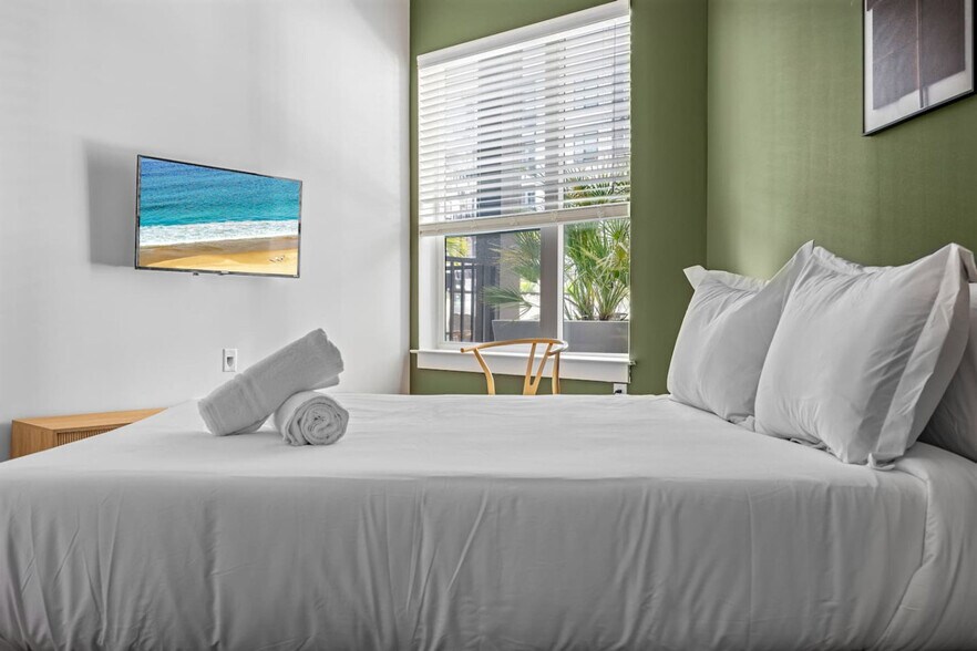 Building Photo - 3302 W Gray St