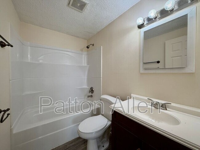 Building Photo - 23 Dawnwood Cir