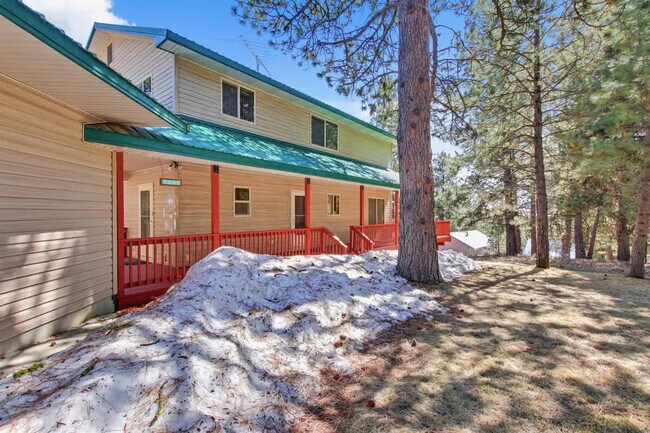 Building Photo - 1496 Pine Ridge Dr