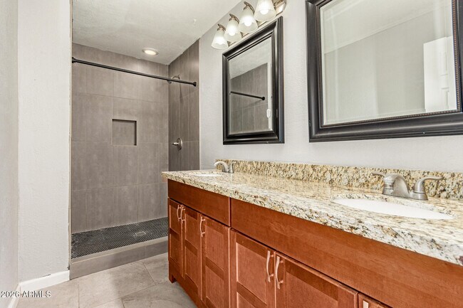 Building Photo - 1708 N Daffodil St