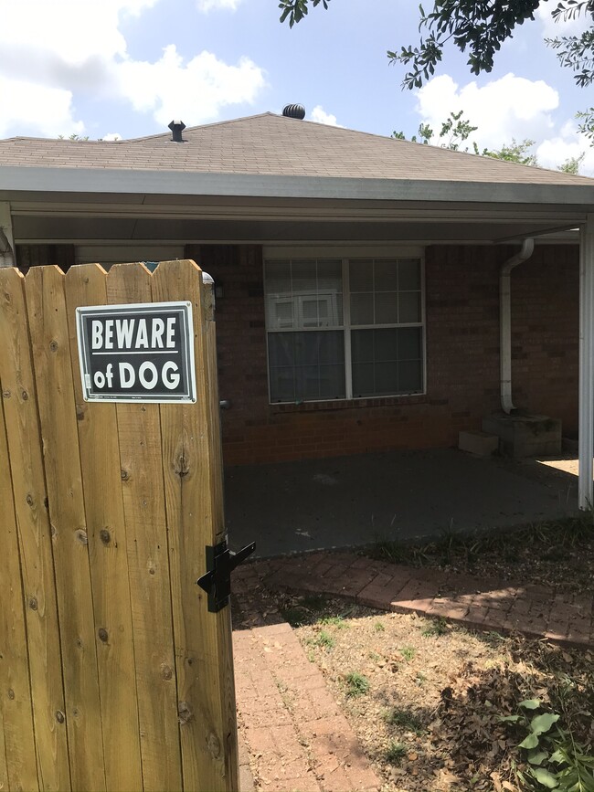 Building Photo - 467 Redbud Cir