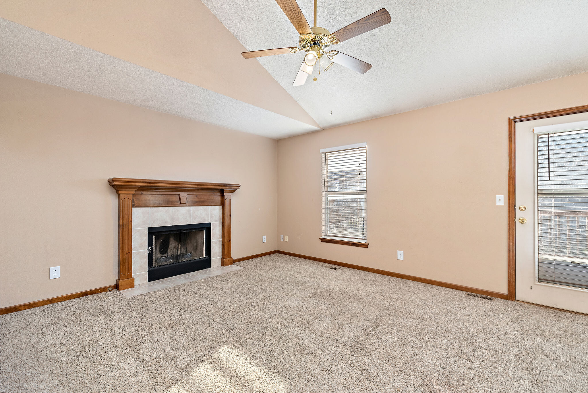 Building Photo - 937 Goldfinch Ln