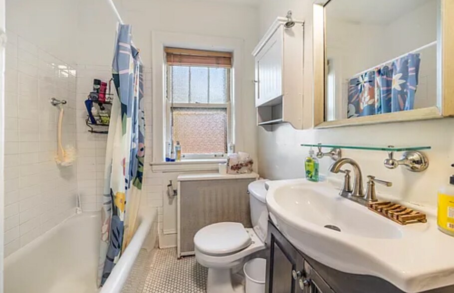 Building Photo - 721 Foster St