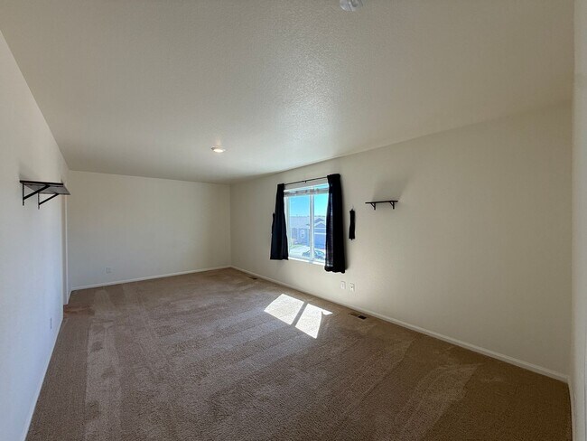 Building Photo - 3 Bed 3 Bath Home Minutes Away from Ft. Carson, Peterson SFB , & Schriever SFB!!