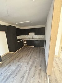 Building Photo - 4 bed 1 bath remodeled house!