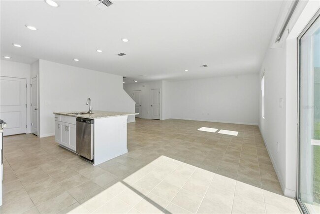 Building Photo - 5670 Nispero Wy