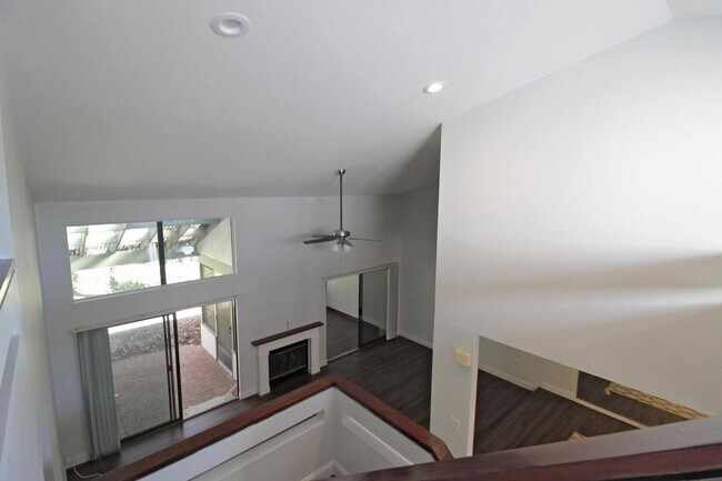 Building Photo - 3 Bedroom Townhouse in Gleneagles Community of Bluewater Bay!
